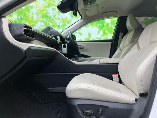 クラウンクロスオーバー ４ＷＤ　Ｇアドバンスドレザーパッケージ　純正エアロ／保証書／ディスプレイオーディオ＋ナビ１２．３インチ／デジタルインナーミラー／トヨタセーフティセンス／エアーシート　前席／パノラミックビューモニター／車線逸脱防止支援システム　革シート（7枚目）