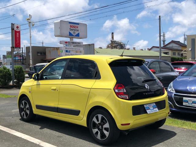 ゼン　ワンオーナー　禁煙車　純正オーディオ　クルーズコントロール　Ｂｌｕｅｔｏｏｔｈ接続　ＵＳＢ端子　ＡＵＸ端子　キーレス　純正ホイール　小物入れ(10枚目)