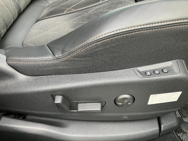 5008 GT ブルーHDi 純正ナビゲーション フルセグTV 社外19インチアルミ パノラマルーフ ドラレコ ETC 純正アルミ有 車検9年7月 タイヤ4本交換 BTオーディオ パワーリアゲート 衝突被害軽減ブレーキバックカメラ(18枚目)