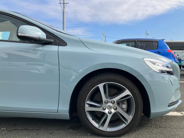 Ｖ４０ Ｔ３　アマゾンブルーエディション　限定車　パノラマガラスルーフ　純正ナビゲーション　フルセグＴＶ　電動シート　バックカメラ　ドラレコ　ＥＴＣ（7枚目）