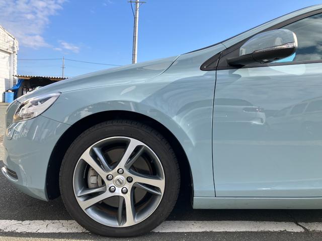 Ｖ４０ Ｔ３　アマゾンブルーエディション　限定車　パノラマガラスルーフ　純正ナビゲーション　フルセグＴＶ　電動シート　バックカメラ　ドラレコ　ＥＴＣ（8枚目）