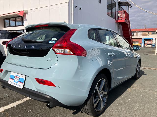 Ｖ４０ Ｔ３　アマゾンブルーエディション　限定車　パノラマガラスルーフ　純正ナビゲーション　フルセグＴＶ　電動シート　バックカメラ　ドラレコ　ＥＴＣ（11枚目）