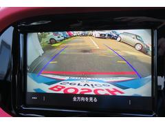 バックカメラが付いております。自動車の死角を映像でサポートしてくれるので、ドライバーに安心の装備です。 4