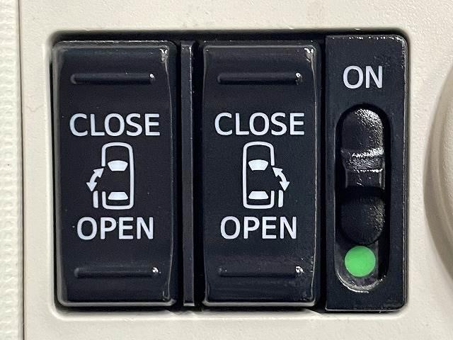 両側電動スライドドア装備ワンタッチでドアの開閉が可能です。