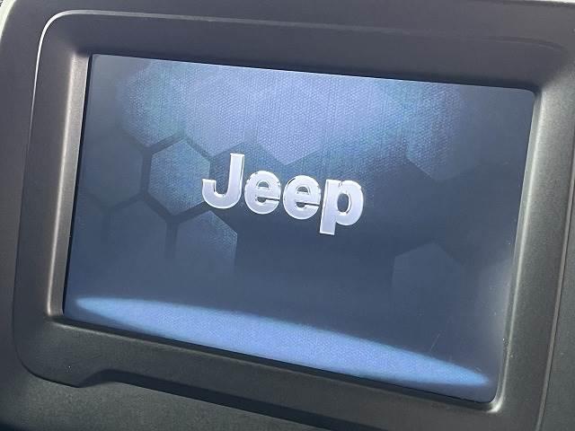 ジープ・レネゲード ロンジチュード　後期　ディスプレイオーディオ　ＡｐｐｌｅＣａｒＰｌａｙ　クルーズコントロール　ブラインドスポットモニター　前面衝突警報　スマートキー　バックカメラ　アルミホイール　オートエアコン　　オートライト（3枚目）