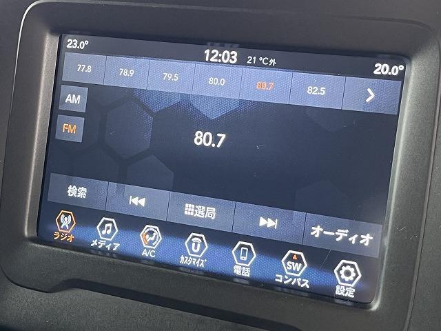 ジープ・レネゲード ロンジチュード　後期　ディスプレイオーディオ　ＡｐｐｌｅＣａｒＰｌａｙ　クルーズコントロール　ブラインドスポットモニター　前面衝突警報　スマートキー　バックカメラ　アルミホイール　オートエアコン　　オートライト（42枚目）