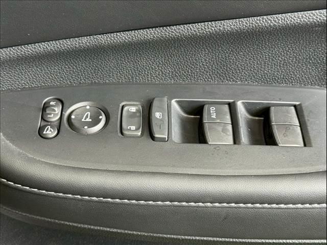 WR-V Z 未使用/レーダークルーズコントロール/LEDヘッド/スマートキー/クリアランスソナー/USB接続/オートエアコン/オートライト/パワーウインドウ/電子サイドブレーキ/パドルシフト(9枚目)