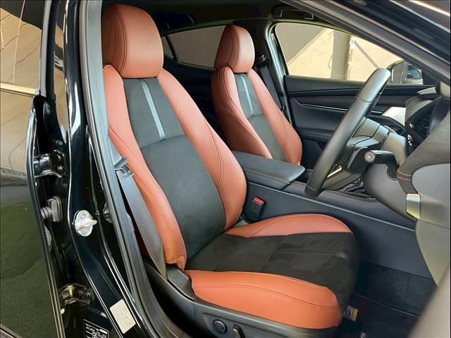 ＭＡＺＤＡ３ファストバック １５Ｓ　レトロスポーツエディション　１０型ナビ／全周囲カメラ／ブラウンハーフレザー／シートヒーター／ステアリングヒーター／ＢＯＳＥサウンドシステム／ＢＳＭ／クリアランスソナー／レーダークルーズコントロール／ワイヤレス充電／ＥＴＣ（5枚目）