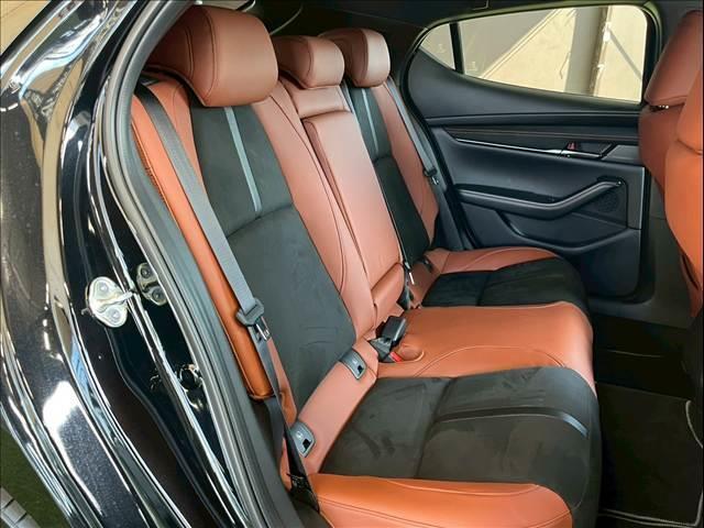 ＭＡＺＤＡ３ファストバック １５Ｓ　レトロスポーツエディション　１０型ナビ／全周囲カメラ／ブラウンハーフレザー／シートヒーター／ステアリングヒーター／ＢＯＳＥサウンドシステム／ＢＳＭ／クリアランスソナー／レーダークルーズコントロール／ワイヤレス充電／ＥＴＣ（6枚目）