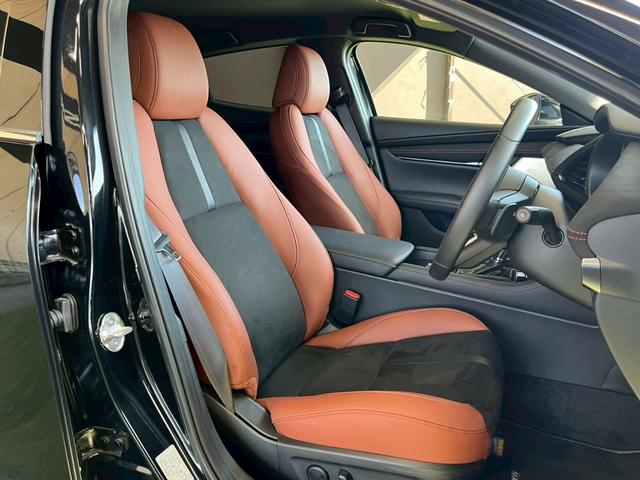 ＭＡＺＤＡ３ファストバック １５Ｓ　レトロスポーツエディション　１０型ナビ／全周囲カメラ／ブラウンハーフレザー／シートヒーター／ステアリングヒーター／ＢＯＳＥサウンドシステム／ＢＳＭ／クリアランスソナー／レーダークルーズコントロール／ワイヤレス充電／ＥＴＣ（30枚目）