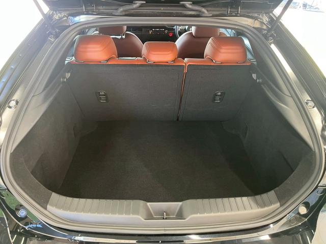ＭＡＺＤＡ３ファストバック １５Ｓ　レトロスポーツエディション　１０型ナビ／全周囲カメラ／ブラウンハーフレザー／シートヒーター／ステアリングヒーター／ＢＯＳＥサウンドシステム／ＢＳＭ／クリアランスソナー／レーダークルーズコントロール／ワイヤレス充電／ＥＴＣ（32枚目）