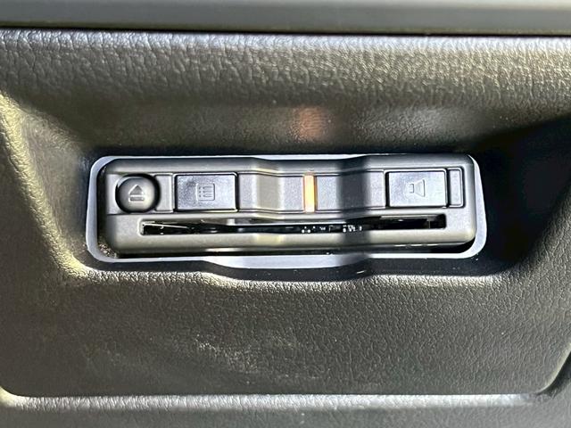 ＭＡＺＤＡ３ファストバック １５Ｓ　レトロスポーツエディション　１０型ナビ／全周囲カメラ／ブラウンハーフレザー／シートヒーター／ステアリングヒーター／ＢＯＳＥサウンドシステム／ＢＳＭ／クリアランスソナー／レーダークルーズコントロール／ワイヤレス充電／ＥＴＣ（53枚目）