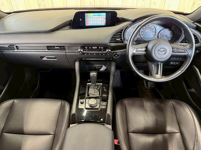 ＭＡＺＤＡ３ファストバック ２０Ｓ　Ｌパッケージ　１０型ナビ／ブラウンレザー／シートヒーター／ステアリングヒーター／レーダークルーズコントロール／ヘッドアップディスプレイ／ブラインドスポットモニター／クリアランスソナー／シートメモリー／ＥＴＣ（29枚目）
