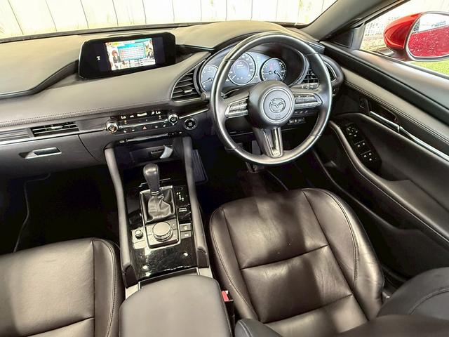 ＭＡＺＤＡ３ファストバック ２０Ｓ　Ｌパッケージ　１０型ナビ／ブラウンレザー／シートヒーター／ステアリングヒーター／レーダークルーズコントロール／ヘッドアップディスプレイ／ブラインドスポットモニター／クリアランスソナー／シートメモリー／ＥＴＣ（30枚目）