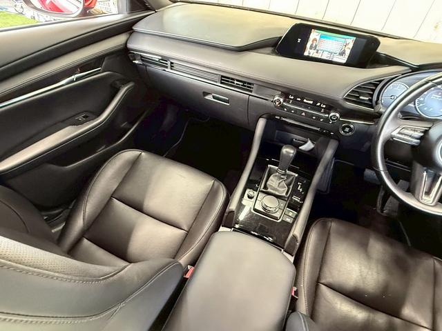 ＭＡＺＤＡ３ファストバック ２０Ｓ　Ｌパッケージ　１０型ナビ／ブラウンレザー／シートヒーター／ステアリングヒーター／レーダークルーズコントロール／ヘッドアップディスプレイ／ブラインドスポットモニター／クリアランスソナー／シートメモリー／ＥＴＣ（31枚目）