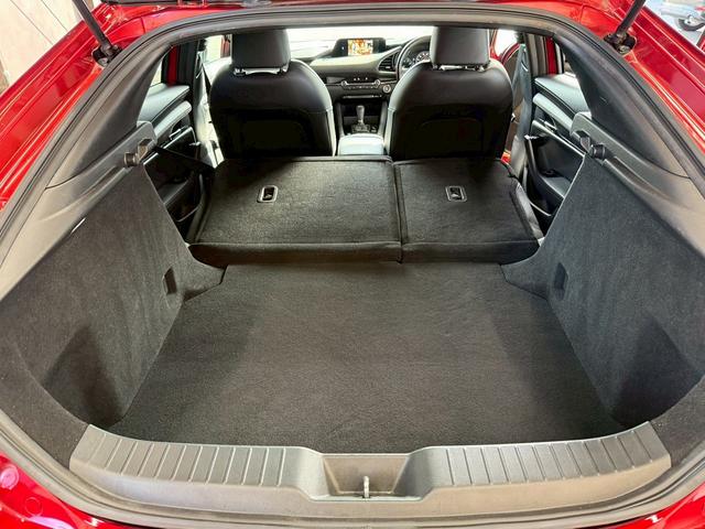 ＭＡＺＤＡ３ファストバック ２０Ｓ　Ｌパッケージ　１０型ナビ／ブラウンレザー／シートヒーター／ステアリングヒーター／レーダークルーズコントロール／ヘッドアップディスプレイ／ブラインドスポットモニター／クリアランスソナー／シートメモリー／ＥＴＣ（65枚目）