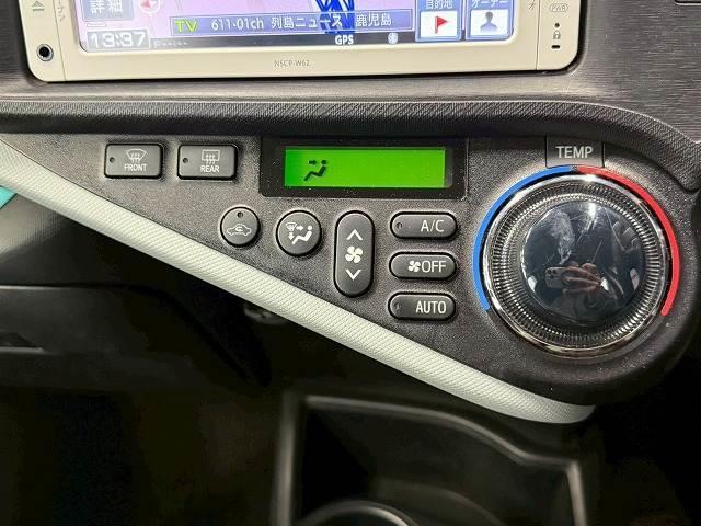アクア S 純正ナビ/スマートキー/バックカメラ/ETC/オートエアコン/電動格納ミラー/オートライト/フロントフォグライト/パワーウインドウ/プッシュスタート(7枚目)