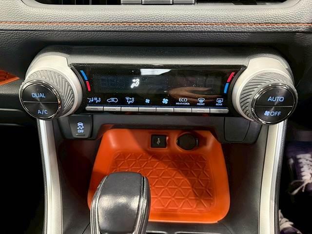 RAV4 アドベンチャー 純正ナビ/ツートンカラー/レーダークルーズコントロール/LEDヘッド/ブラインドスポットモニター/オートハイビーム/パワーウインドウ/オートエアコン/オートライト/電子サイドブレーキ/スマートキー(11枚目)