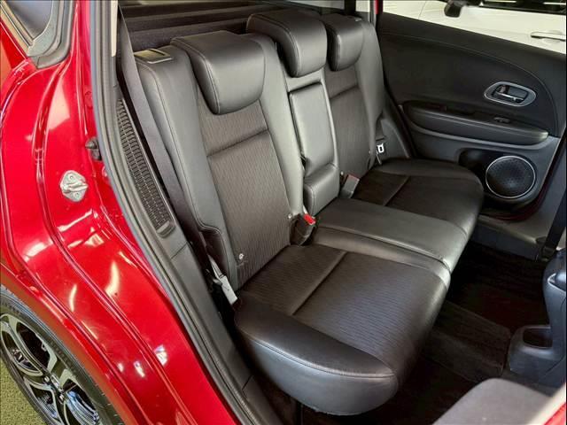 ヴェゼル ハイブリッドZ・ホンダセンシング 8型ナビ/レーダークルーズコントロール/シートヒーター/バックカメラ/衝突軽減ブレーキ/レーン逸脱警告/パドルシフト/LEDヘッド/オートエアコン/オートライト/スマートキー/ETC/パワーウインドウ(6枚目)