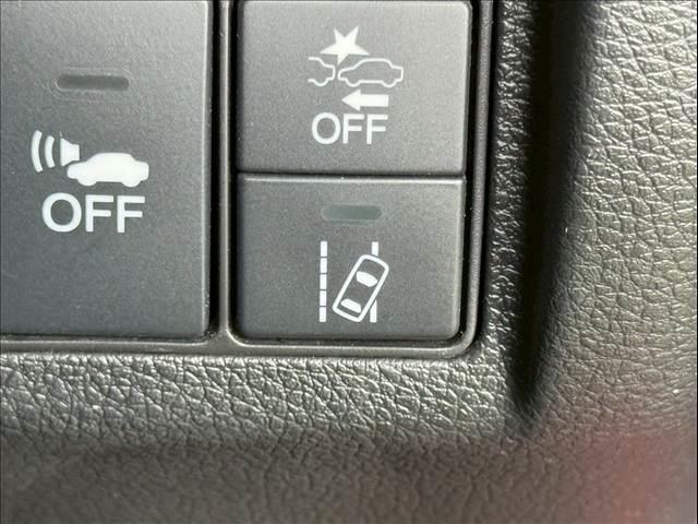 ヴェゼル ハイブリッドZ・ホンダセンシング 8型ナビ/レーダークルーズコントロール/シートヒーター/バックカメラ/衝突軽減ブレーキ/レーン逸脱警告/パドルシフト/LEDヘッド/オートエアコン/オートライト/スマートキー/ETC/パワーウインドウ(10枚目)