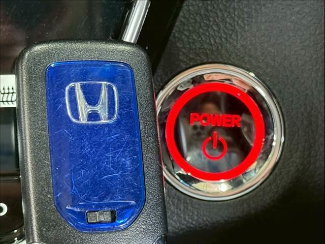 ヴェゼル ハイブリッドZ・ホンダセンシング 8型ナビ/レーダークルーズコントロール/シートヒーター/バックカメラ/衝突軽減ブレーキ/レーン逸脱警告/パドルシフト/LEDヘッド/オートエアコン/オートライト/スマートキー/ETC/パワーウインドウ(11枚目)