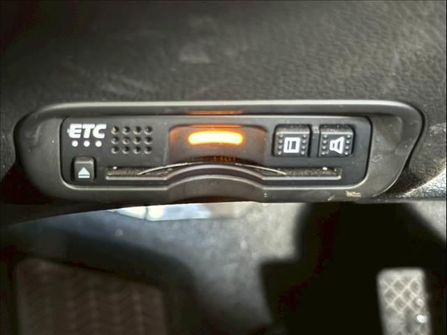 ヴェゼル ハイブリッドZ・ホンダセンシング 8型ナビ/レーダークルーズコントロール/シートヒーター/バックカメラ/衝突軽減ブレーキ/レーン逸脱警告/パドルシフト/LEDヘッド/オートエアコン/オートライト/スマートキー/ETC/パワーウインドウ(12枚目)