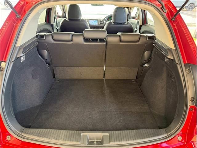 ヴェゼル ハイブリッドZ・ホンダセンシング 8型ナビ/レーダークルーズコントロール/シートヒーター/バックカメラ/衝突軽減ブレーキ/レーン逸脱警告/パドルシフト/LEDヘッド/オートエアコン/オートライト/スマートキー/ETC/パワーウインドウ(13枚目)