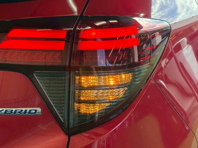 ヴェゼル ハイブリッドZ・ホンダセンシング 8型ナビ/レーダークルーズコントロール/シートヒーター/バックカメラ/衝突軽減ブレーキ/レーン逸脱警告/パドルシフト/LEDヘッド/オートエアコン/オートライト/スマートキー/ETC/パワーウインドウ(21枚目)