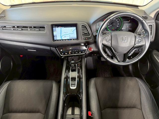 ヴェゼル ハイブリッドZ・ホンダセンシング 8型ナビ/レーダークルーズコントロール/シートヒーター/バックカメラ/衝突軽減ブレーキ/レーン逸脱警告/パドルシフト/LEDヘッド/オートエアコン/オートライト/スマートキー/ETC/パワーウインドウ(31枚目)