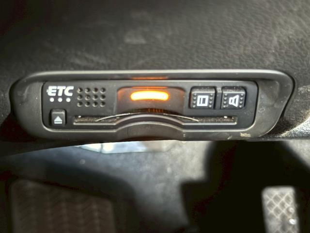 ヴェゼル ハイブリッドZ・ホンダセンシング 8型ナビ/レーダークルーズコントロール/シートヒーター/バックカメラ/衝突軽減ブレーキ/レーン逸脱警告/パドルシフト/LEDヘッド/オートエアコン/オートライト/スマートキー/ETC/パワーウインドウ(46枚目)