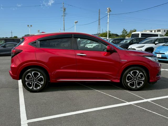 ヴェゼル ハイブリッドZ・ホンダセンシング 8型ナビ/レーダークルーズコントロール/シートヒーター/バックカメラ/衝突軽減ブレーキ/レーン逸脱警告/パドルシフト/LEDヘッド/オートエアコン/オートライト/スマートキー/ETC/パワーウインドウ(57枚目)