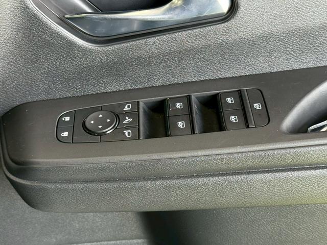 セレナ e-パワー ハイウェイスターV 12型ナビ/全周囲カメラ/プロパイロット/純正フロントプロテクターエアロ/両側電動スライドドア/デジタルインナーミラー/シートヒーター/ステアリングヒーター/パーキングアシスト/LEDヘッド/ETC(53枚目)