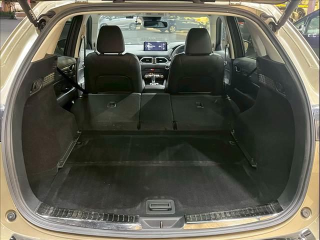 CX-5 XD ブラックトーンエディション 純正10型ナビ/全周囲カメラ/レーダークルーズコントロール/パワーバックドア/シートヒーター/ステアリングヒーター/クリアランスソナー/ヘッドアップディスプレイ/シートメモリー/ワイヤレス充電(13枚目)