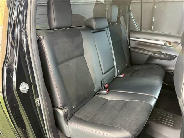 ハイラックス Ｚ　ＧＲスポーツ　８型ナビ／全周囲カメラ／トノカバー／ベッドライナー／レーダークルーズコントロール／ＧＲ専用キャリパー／クリアランスソナー／パワーシート／ヒッチメンバー／オートエアコン／／パドルシフト／スマートキー（6枚目）