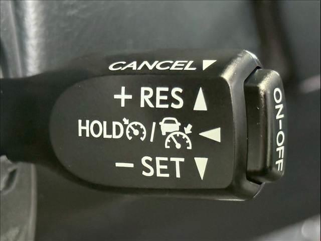 ハイラックス Ｚ　ＧＲスポーツ　８型ナビ／全周囲カメラ／トノカバー／ベッドライナー／レーダークルーズコントロール／ＧＲ専用キャリパー／クリアランスソナー／パワーシート／ヒッチメンバー／オートエアコン／／パドルシフト／スマートキー（7枚目）