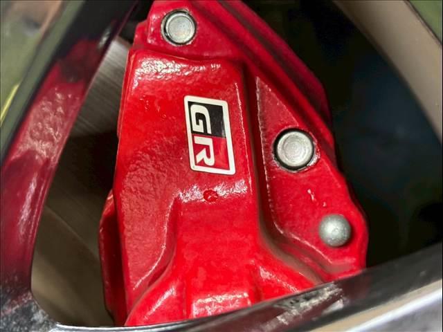 ハイラックス Ｚ　ＧＲスポーツ　８型ナビ／全周囲カメラ／トノカバー／ベッドライナー／レーダークルーズコントロール／ＧＲ専用キャリパー／クリアランスソナー／パワーシート／ヒッチメンバー／オートエアコン／／パドルシフト／スマートキー（8枚目）