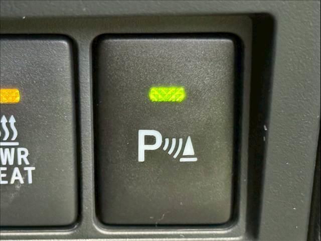 ハイラックス Ｚ　ＧＲスポーツ　８型ナビ／全周囲カメラ／トノカバー／ベッドライナー／レーダークルーズコントロール／ＧＲ専用キャリパー／クリアランスソナー／パワーシート／ヒッチメンバー／オートエアコン／／パドルシフト／スマートキー（10枚目）