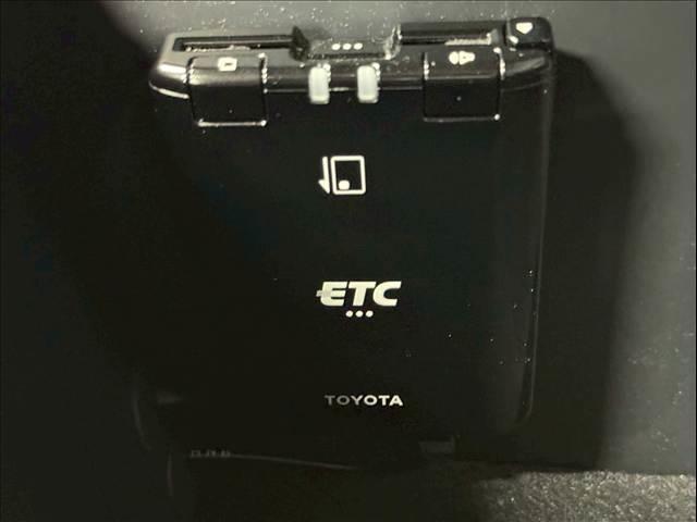 ハイラックス Ｚ　ＧＲスポーツ　８型ナビ／全周囲カメラ／トノカバー／ベッドライナー／レーダークルーズコントロール／ＧＲ専用キャリパー／クリアランスソナー／パワーシート／ヒッチメンバー／オートエアコン／／パドルシフト／スマートキー（12枚目）