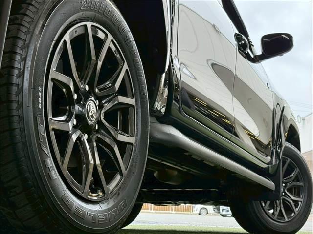 ハイラックス Ｚ　ＧＲスポーツ　８型ナビ／全周囲カメラ／トノカバー／ベッドライナー／レーダークルーズコントロール／ＧＲ専用キャリパー／クリアランスソナー／パワーシート／ヒッチメンバー／オートエアコン／／パドルシフト／スマートキー（19枚目）