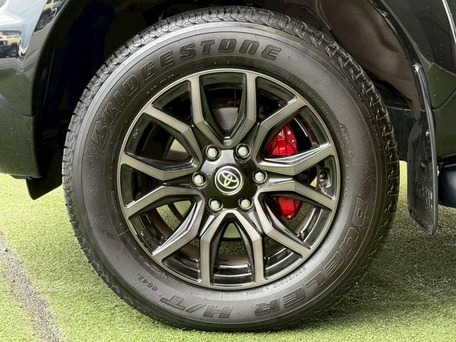 ハイラックス Ｚ　ＧＲスポーツ　８型ナビ／全周囲カメラ／トノカバー／ベッドライナー／レーダークルーズコントロール／ＧＲ専用キャリパー／クリアランスソナー／パワーシート／ヒッチメンバー／オートエアコン／／パドルシフト／スマートキー（31枚目）