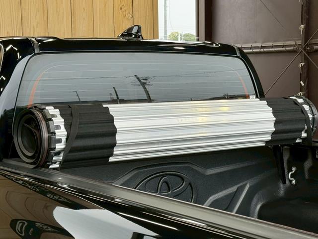 ハイラックス Ｚ　ＧＲスポーツ　８型ナビ／全周囲カメラ／トノカバー／ベッドライナー／レーダークルーズコントロール／ＧＲ専用キャリパー／クリアランスソナー／パワーシート／ヒッチメンバー／オートエアコン／／パドルシフト／スマートキー（36枚目）