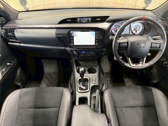 ハイラックス Ｚ　ＧＲスポーツ　８型ナビ／全周囲カメラ／トノカバー／ベッドライナー／レーダークルーズコントロール／ＧＲ専用キャリパー／クリアランスソナー／パワーシート／ヒッチメンバー／オートエアコン／／パドルシフト／スマートキー（39枚目）