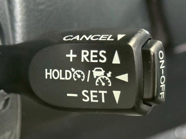 ハイラックス Ｚ　ＧＲスポーツ　８型ナビ／全周囲カメラ／トノカバー／ベッドライナー／レーダークルーズコントロール／ＧＲ専用キャリパー／クリアランスソナー／パワーシート／ヒッチメンバー／オートエアコン／／パドルシフト／スマートキー（41枚目）