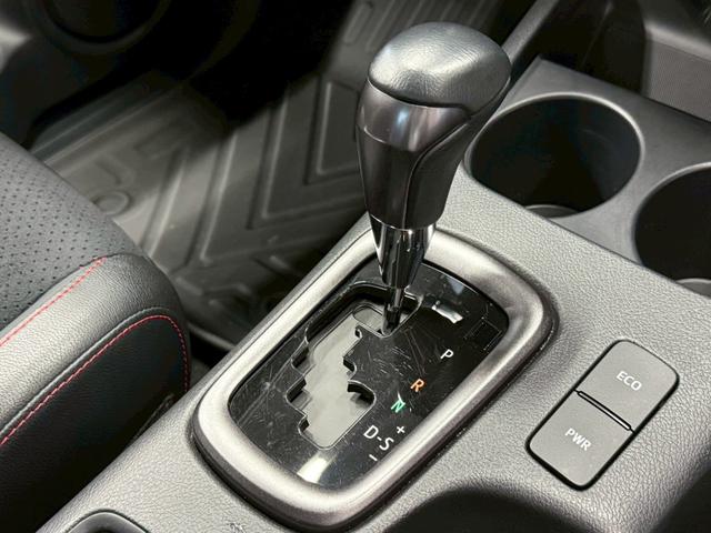 ハイラックス Ｚ　ＧＲスポーツ　８型ナビ／全周囲カメラ／トノカバー／ベッドライナー／レーダークルーズコントロール／ＧＲ専用キャリパー／クリアランスソナー／パワーシート／ヒッチメンバー／オートエアコン／／パドルシフト／スマートキー（55枚目）