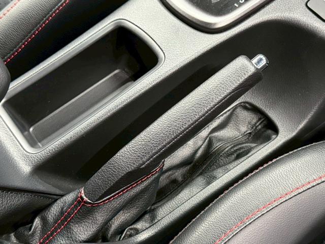 ハイラックス Ｚ　ＧＲスポーツ　８型ナビ／全周囲カメラ／トノカバー／ベッドライナー／レーダークルーズコントロール／ＧＲ専用キャリパー／クリアランスソナー／パワーシート／ヒッチメンバー／オートエアコン／／パドルシフト／スマートキー（56枚目）