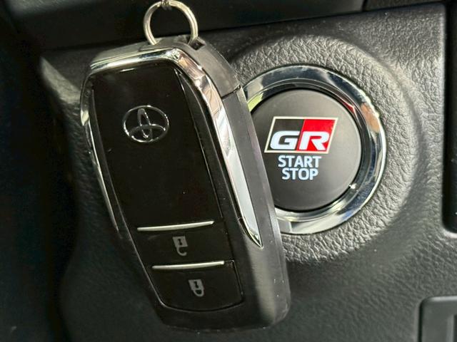 ハイラックス Ｚ　ＧＲスポーツ　８型ナビ／全周囲カメラ／トノカバー／ベッドライナー／レーダークルーズコントロール／ＧＲ専用キャリパー／クリアランスソナー／パワーシート／ヒッチメンバー／オートエアコン／／パドルシフト／スマートキー（57枚目）