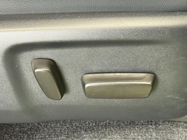 ハイラックス Ｚ　ＧＲスポーツ　８型ナビ／全周囲カメラ／トノカバー／ベッドライナー／レーダークルーズコントロール／ＧＲ専用キャリパー／クリアランスソナー／パワーシート／ヒッチメンバー／オートエアコン／／パドルシフト／スマートキー（60枚目）