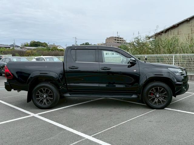 ハイラックス Ｚ　ＧＲスポーツ　８型ナビ／全周囲カメラ／トノカバー／ベッドライナー／レーダークルーズコントロール／ＧＲ専用キャリパー／クリアランスソナー／パワーシート／ヒッチメンバー／オートエアコン／／パドルシフト／スマートキー（67枚目）