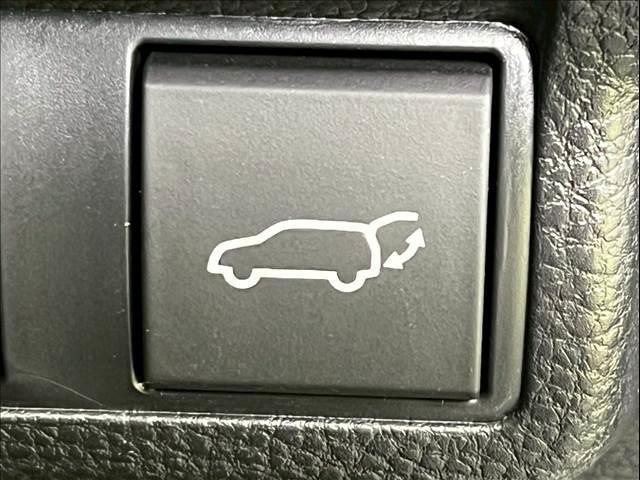 カローラクロス ハイブリッド Z 10型ナビ/全周囲カメラ/パノラマルーフ/パーキングアシスト/シートヒーター/パワーバックドア/ブラインドスポットモニター/オートハイビーム/パワーシート/レーダークルーズコントロール/ハーフレザー(8枚目)