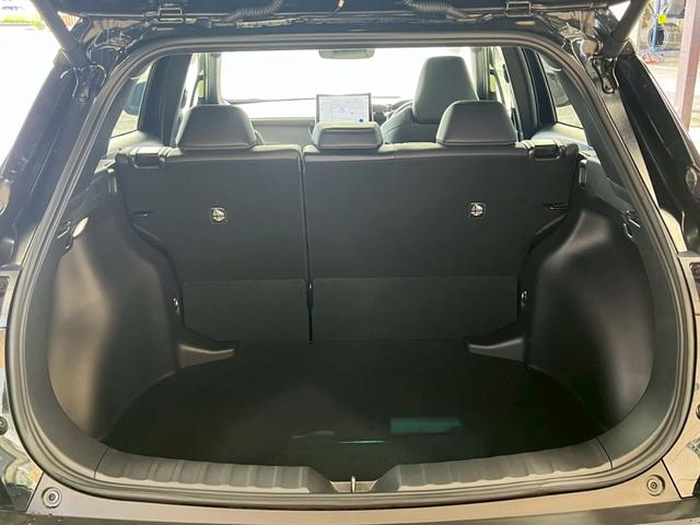 カローラクロス ハイブリッド Z 10型ナビ/全周囲カメラ/パノラマルーフ/パーキングアシスト/シートヒーター/パワーバックドア/ブラインドスポットモニター/オートハイビーム/パワーシート/レーダークルーズコントロール/ハーフレザー(34枚目)